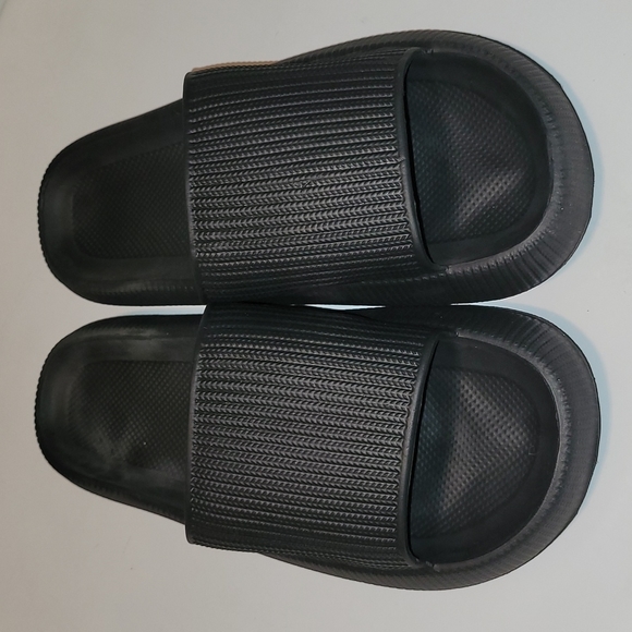 Cloud Cushion Shoes - Black slides